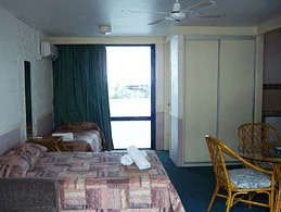 Club Surfers - Accommodation Broome