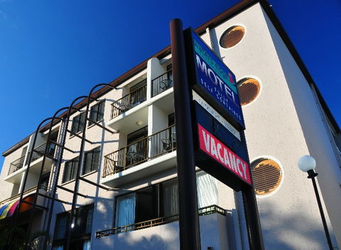 Waters Edge The Strand - Townsville - Accommodation Broome 4