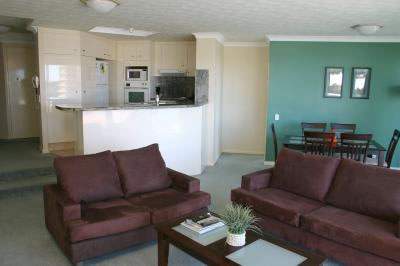 Surfers Mayfair - Accommodation Broome 6