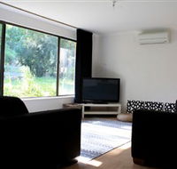 Clare Cottage on Wendouree - Accommodation Broome