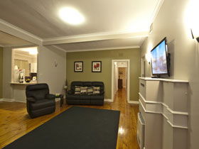 Oxford Holiday House - Accommodation Broome 0