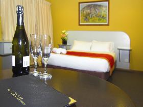 Victoria Hotel - Strathalbyn - Accommodation Broome 0