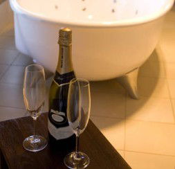 Merlot & Verdelho - Accommodation Broome 1