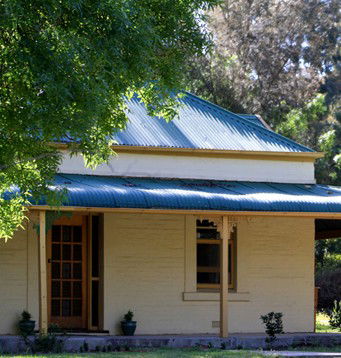 Clare Cottage On Wendouree - Accommodation Broome 1