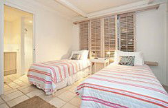 Absolute Beachfront Belongil Summerhouse - Accommodation Broome 4