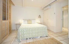 Absolute Beachfront Belongil Summerhouse - Accommodation Broome 5