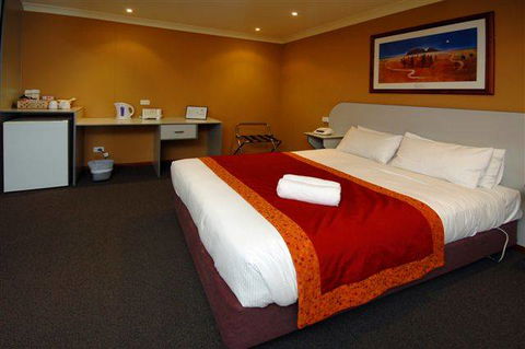 Victoria Hotel - Strathalbyn - Accommodation Broome 2