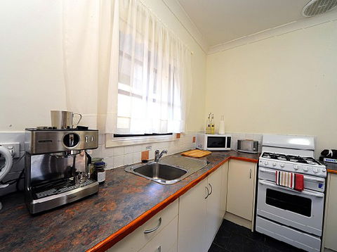 St Helens - Fettlers Cottage - Accommodation Broome 4