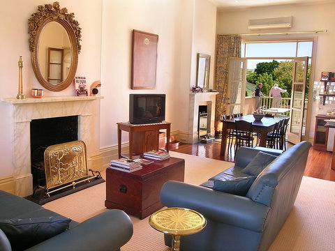The Fire Station Inn - Fire Engine Suite - Accommodation Broome 1
