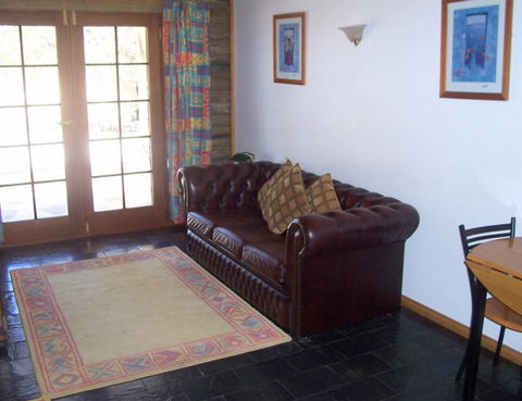 McLaren Ridge 1 - McLaren Ridge Log Cabins - Accommodation Broome 3