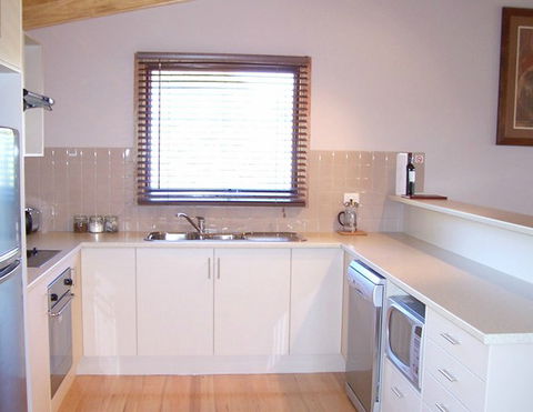 McLaren Ridge 3 - McLaren Ridge Log Cabins - Accommodation Broome 2