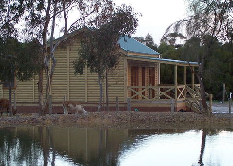 McLaren Ridge 3 - McLaren Ridge Log Cabins - Accommodation Broome 7