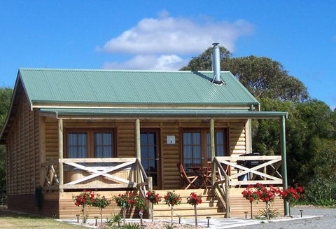McLaren Ridge 3 - McLaren Ridge Log Cabins - Accommodation Broome 8