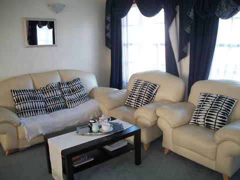 Beachside Apartment - Hove - Accommodation Broome 0