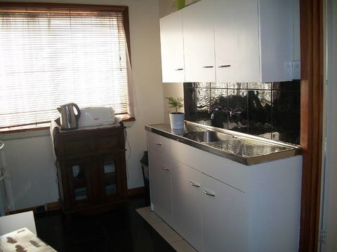 Beachside Apartment - Hove - Accommodation Broome 1