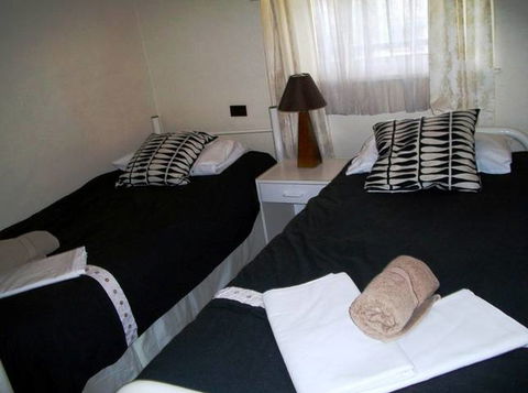 Beachside Apartment - Hove - Accommodation Broome 3