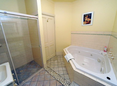 St Helens Cottages- Coach House - Accommodation Broome 0