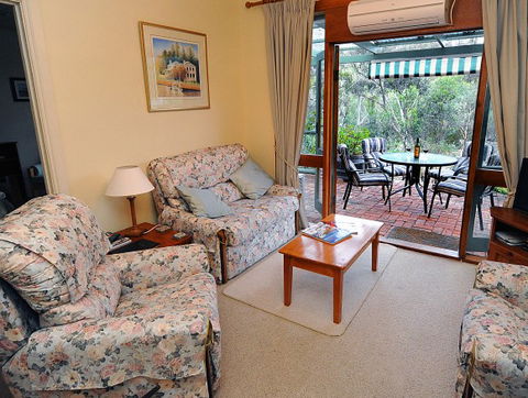 St Helens Cottages- Coach House - Accommodation Broome 1