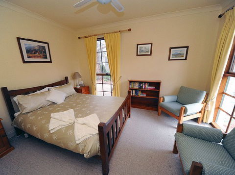 St Helens Cottages- Coach House - Accommodation Broome 5