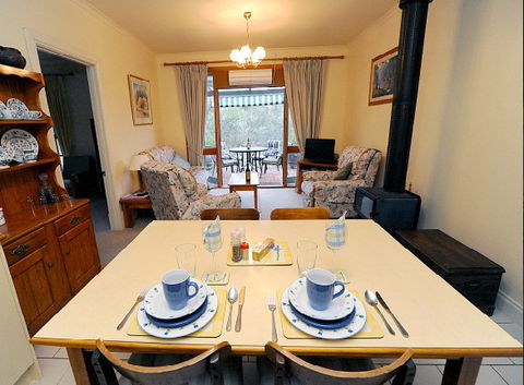 St Helens Cottages- Coach House - Accommodation Broome 6