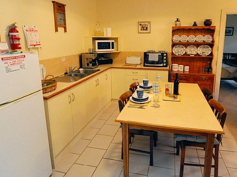 St Helens Cottages- Coach House - Accommodation Broome 8