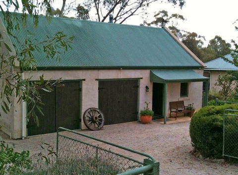 St Helens Cottages- Coach House - Accommodation Broome 9