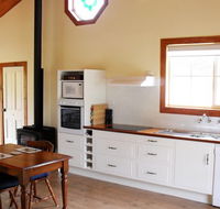The Old Oak Bed and Breakfast - The Shearing Quarters - Accommodation Broome