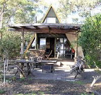 Poppies on the Beach and the Outrigger - Accommodation Broome