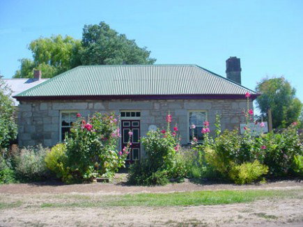 Colonial Cottages Of Ross - Historic Hudson Cottage - Accommodation Broome 1