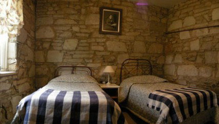 Colonial Cottages Of Ross - Historic Hudson Cottage - Accommodation Broome 3