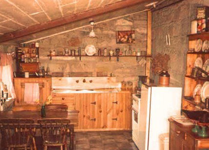 Colonial Cottages Of Ross - Historic Hudson Cottage - Accommodation Broome 4