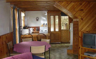 Crayfish Creek Van And Cabin Park And Spa House - Accommodation Broome 4
