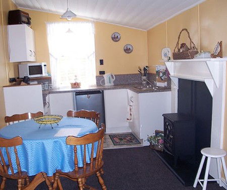 Hurlfield Farm Cottage - Accommodation Broome 5