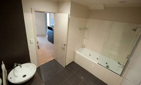 Executive Townhouse, Ballarat - Accommodation Broome 1