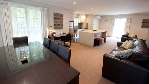 Executive Townhouse, Ballarat - Accommodation Broome 4