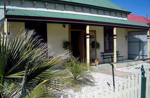 Emaroo Cottage On Argent Street - Accommodation Broome 1