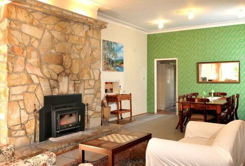 Oakleigh Rural Retreat - Accommodation Broome 0