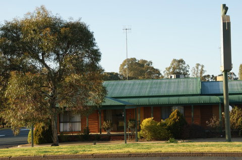 Deniliquin Country Club Motor Inn - Accommodation Broome 2