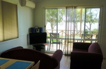 Belmont Pines Lakeside Holiday Park - Accommodation Broome 2