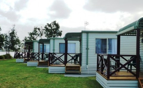 Belmont Pines Lakeside Holiday Park - Accommodation Broome 3