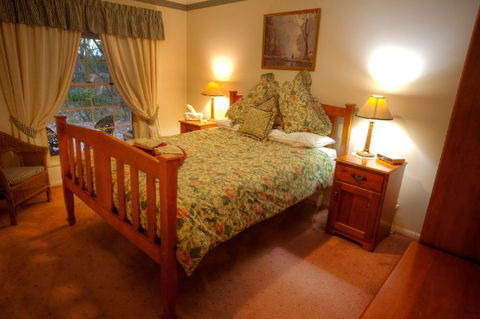 Honeysuckle Cottages And The Rocks Restaurant - Accommodation Broome 5
