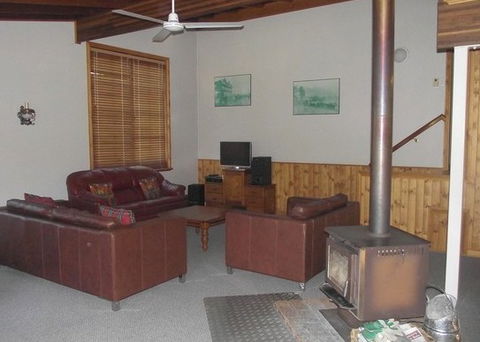 Cedarwood - Holiday Home - Accommodation Broome 2