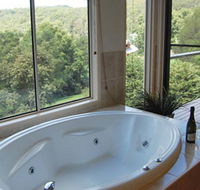 Ravensbourne Escape Kookaburra Kottage - Accommodation Broome