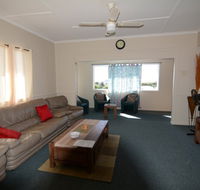 AMELIA STREET GLADSTONE 5 BEDROOMS - Accommodation Broome