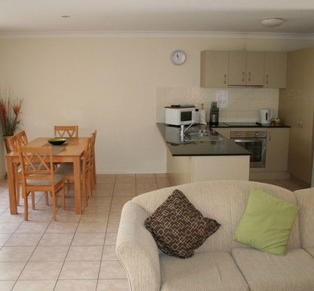 Pacific Sun Gold Coast Holiday Townhouse - Accommodation Broome 2