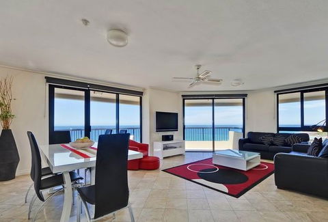 Clubb Coolum Beach - Accommodation Broome 2