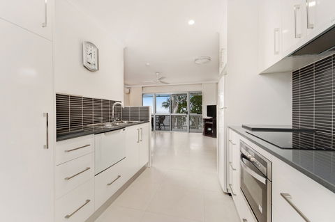 Marlin Waters Beachfront Apartments - Accommodation Broome 3