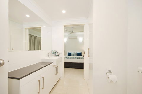 Marlin Waters Beachfront Apartments - Accommodation Broome 6