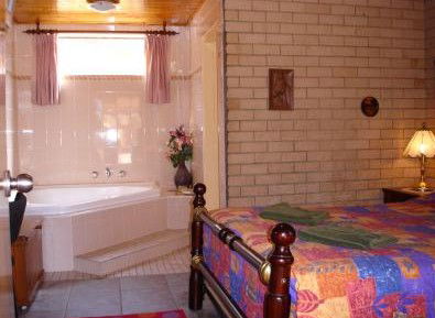 Lake Front Motel - Accommodation Broome 4