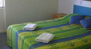 Noosa Parade Holiday Inn - Accommodation Broome 0